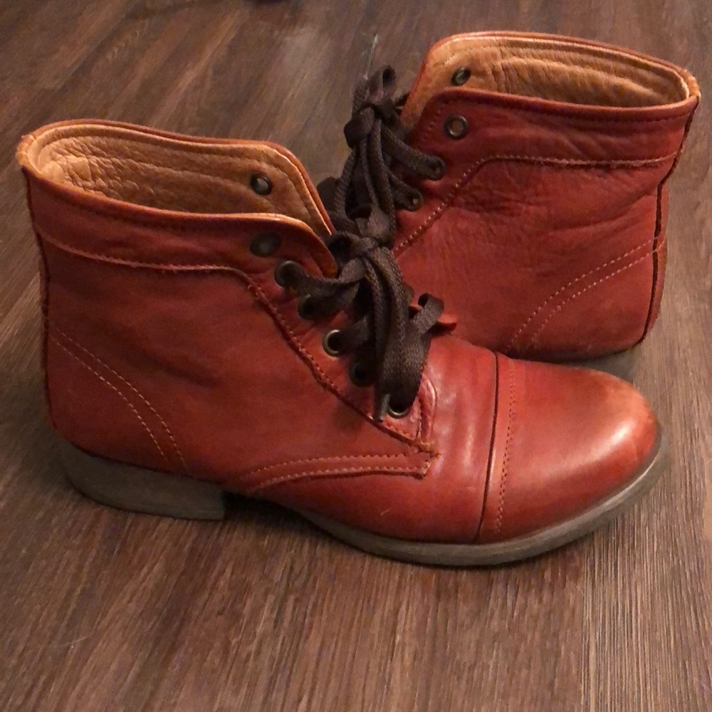 Combat boots size 6